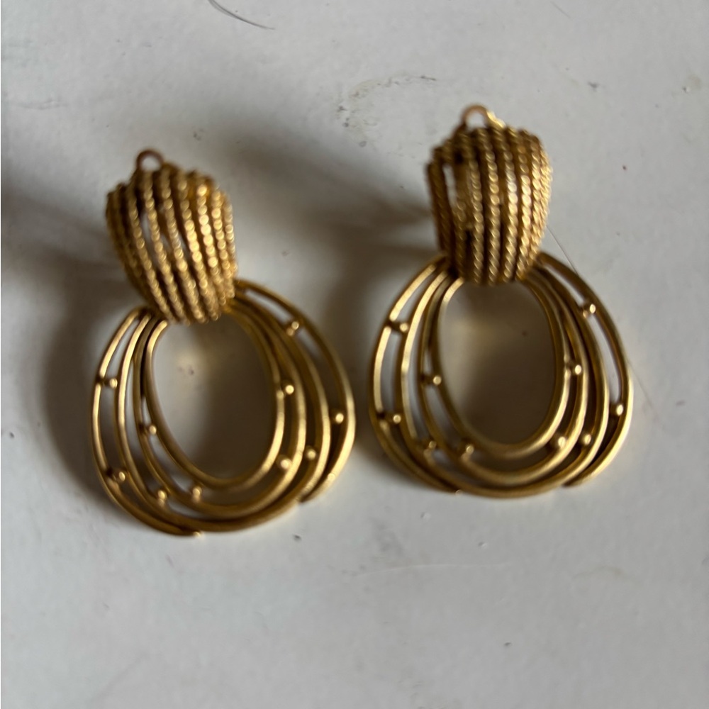 Oscar de la Renta Vintage clipon drop goldtone Earrings